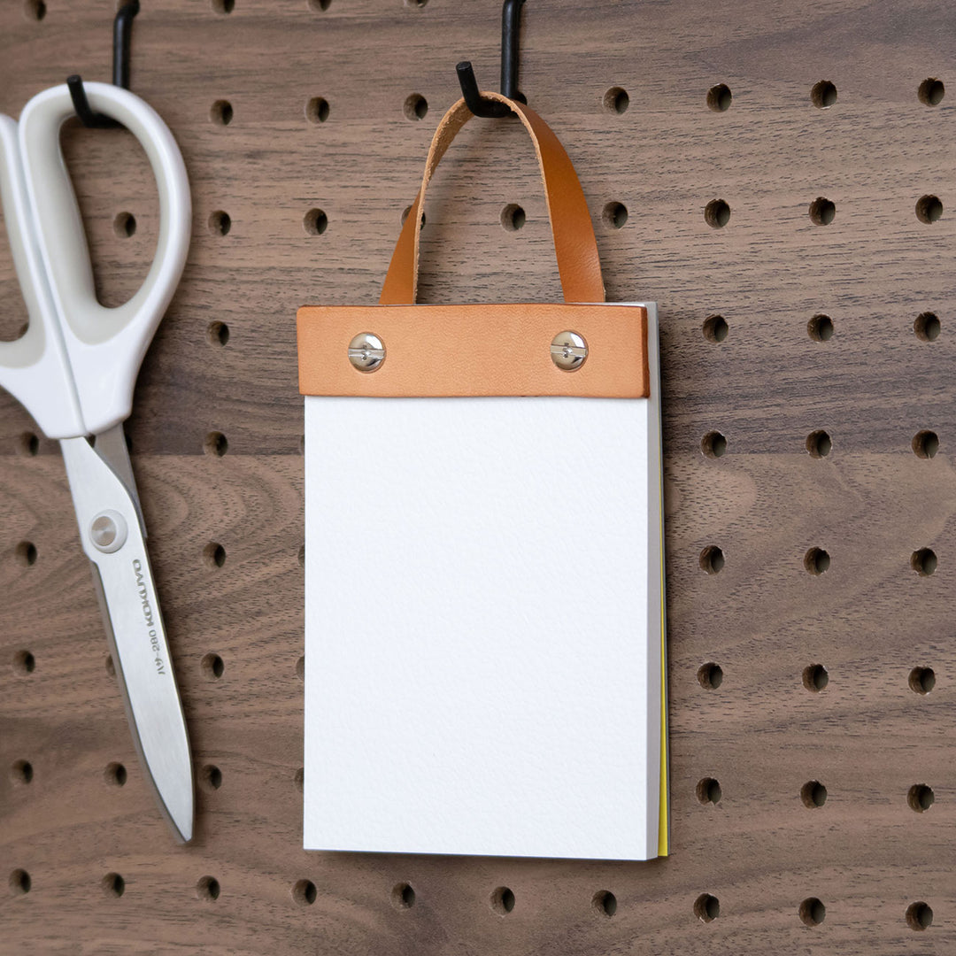 壁にかけられるメモ Refimo Pad