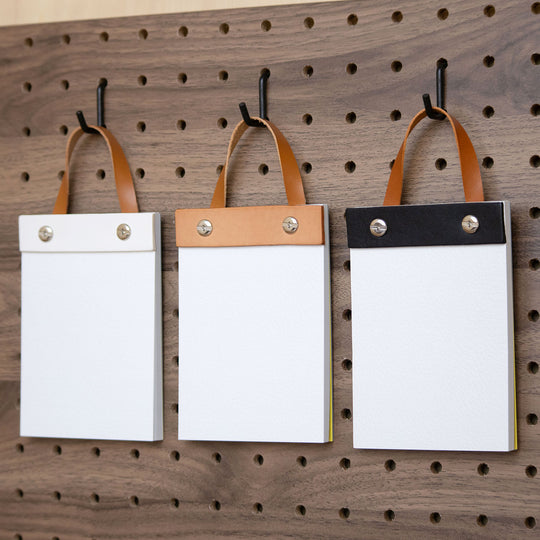 壁にかけられるメモ Refimo Pad