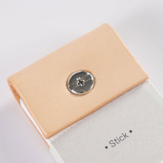 首からかけられるメモ Refimo stick