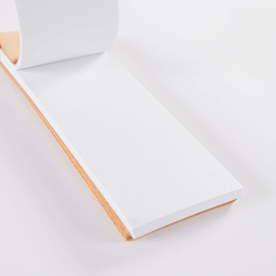 首からかけられるメモ Refimo stick