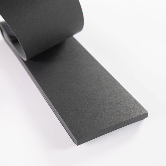 首からかけられるメモ Refimo stick