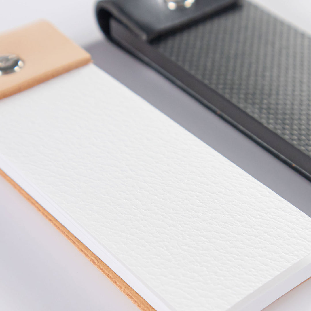 首からかけられるメモ Refimo stick