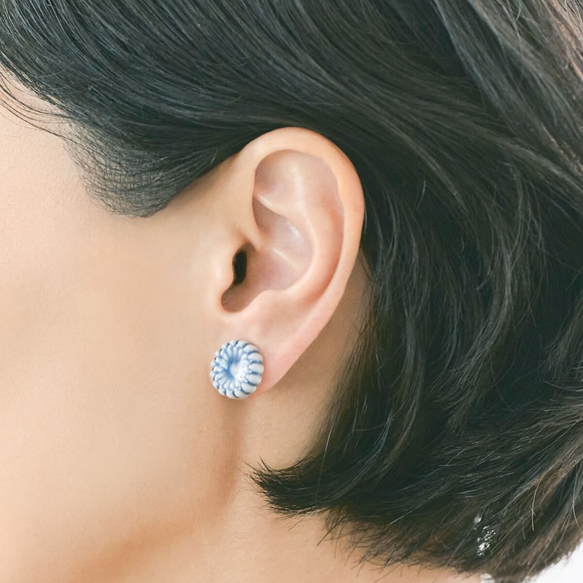 からだにやさしい陶器ピアス デイジー（金属アレルギー対応セラミック