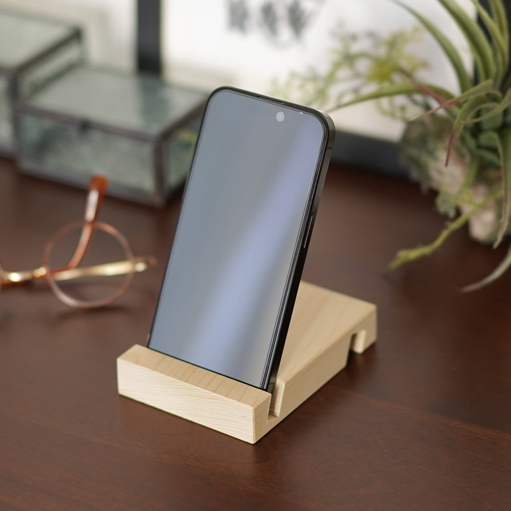 厚めのケースも収まるスマホスタンド 青森ひば スマホ＆タブレット