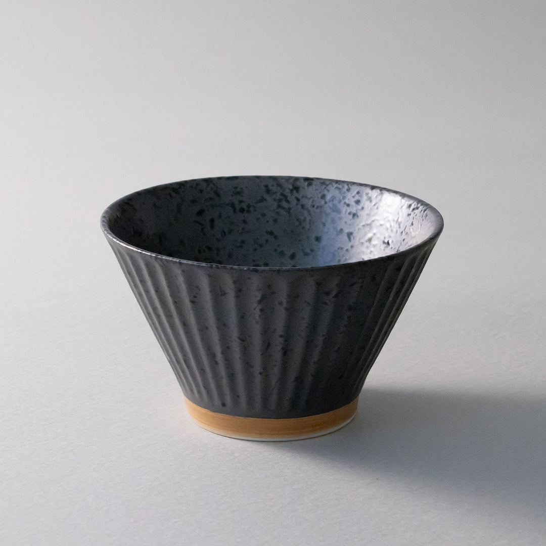 台形のお茶碗 iki