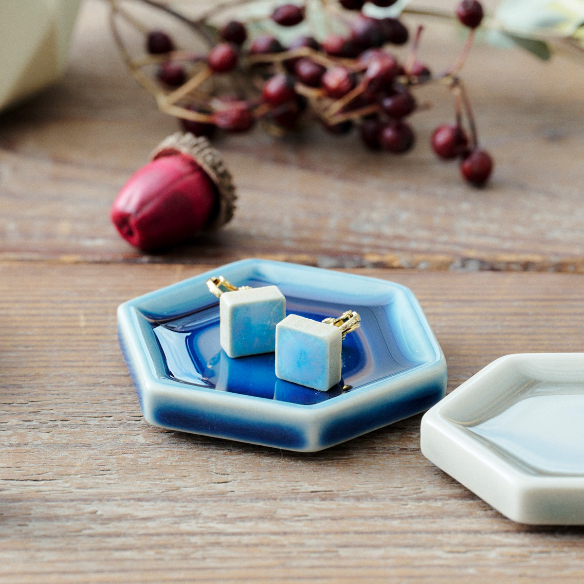 美濃焼】六角形の小さなお皿 | アクセサリー置きや箸置き、カトラリー