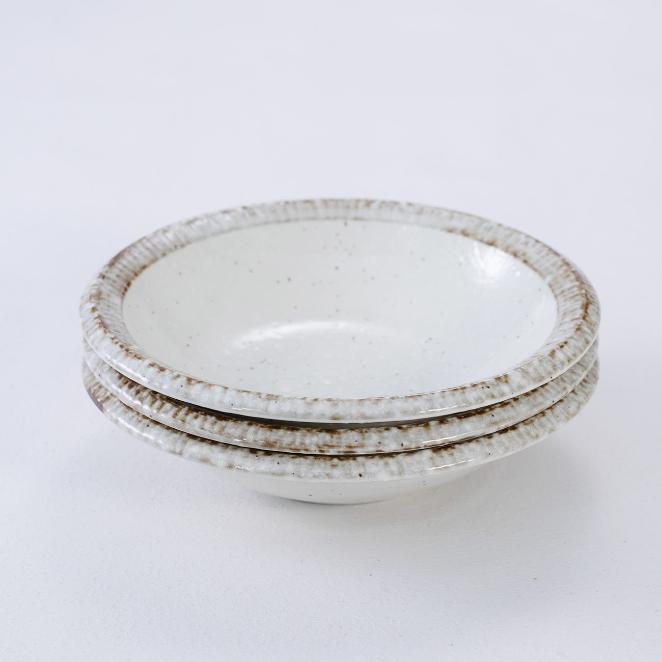 淡雪カラーと十草の中皿 中鉢 カフェ風サラダボウル｜渕錆粉引17cm